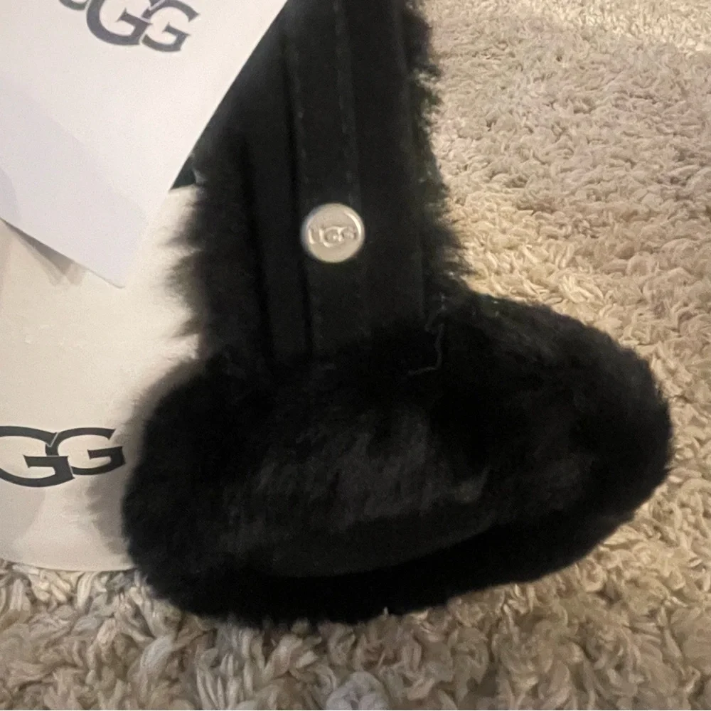 NWT UGG Australia Classic Logo Shearling Earmuffs Black NEW With Box - Picture 2 of 9